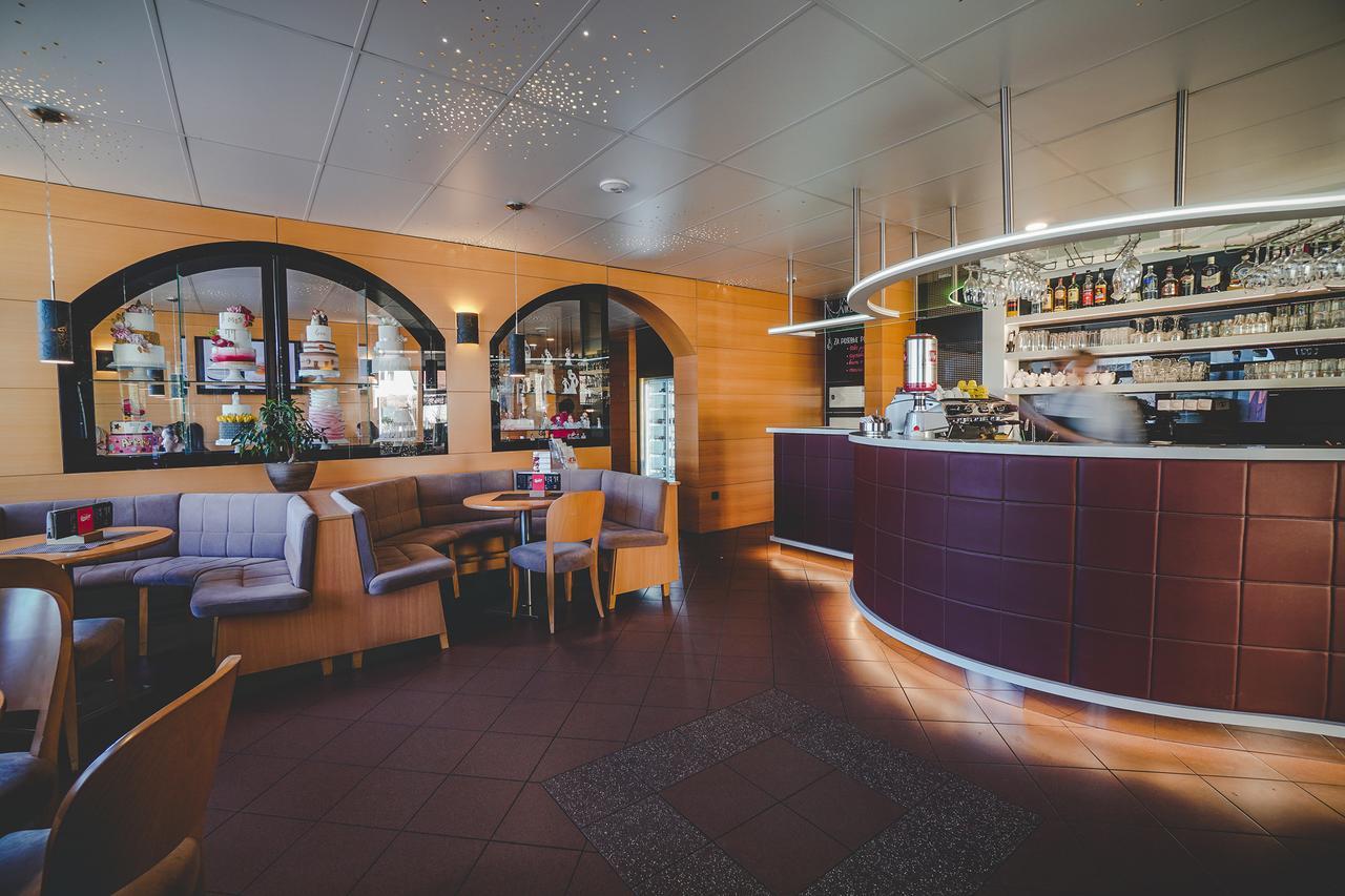Guest House Pohorska Kavarna マリボル エクステリア 写真